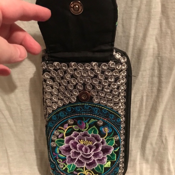 ❤️3/$12 Embroidered Clutch Wallet - Picture 5 of 7